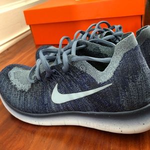 2018 NWT Nike Flyknit Free Run